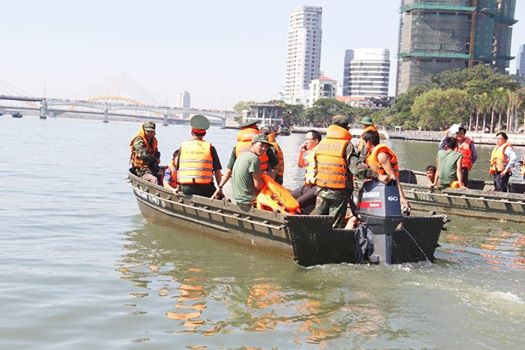 Tìm thấy cả 3 thi thể nạn nhân vụ chìm tàu trên sông Hàn ảnh 18
