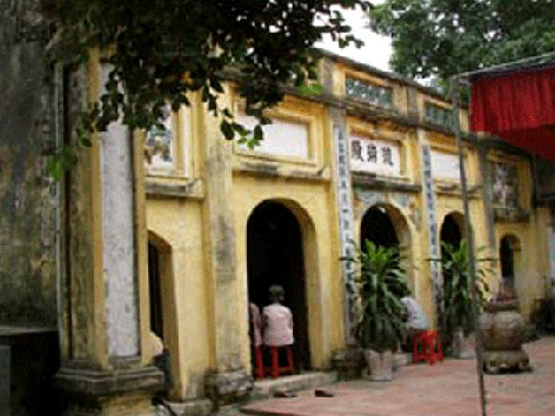 Đền Rồng trước khi bị đập xây mới (ảnh tư liệu)