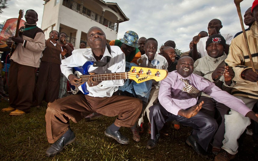 Đánh đàn nhảy múa để ăn mừng cho ông Obama