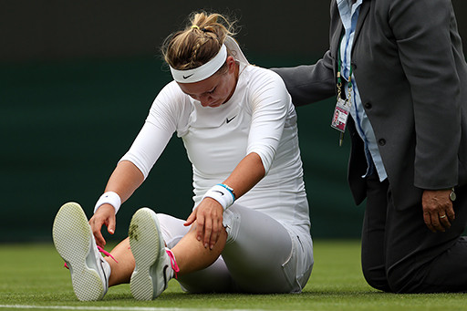 Azarenka gặp chấn thương sau cú trượt ngã trên mặt cỏ