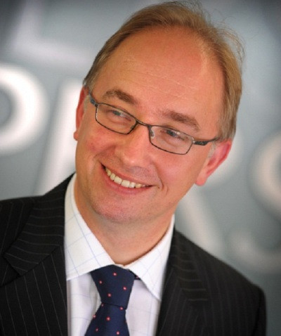 Hiệu trưởng Ed Elliott 