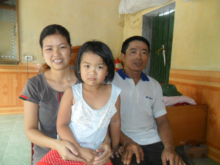 Vợ chồng anh Đán và con gái. Vợ chồng anh Đán và con gái