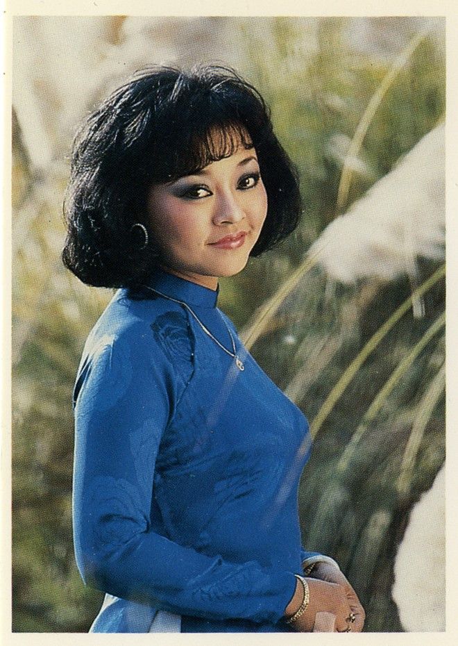 Ca sĩ Hương Lan là một trong những người góp phần đưa những làn điệu dân ca đến với khán giả ngay từ khi còn bé . Ca sĩ Hương Lan là một trong những người góp phần đưa những làn điệu dân ca đến với khán giả ngay từ khi còn bé