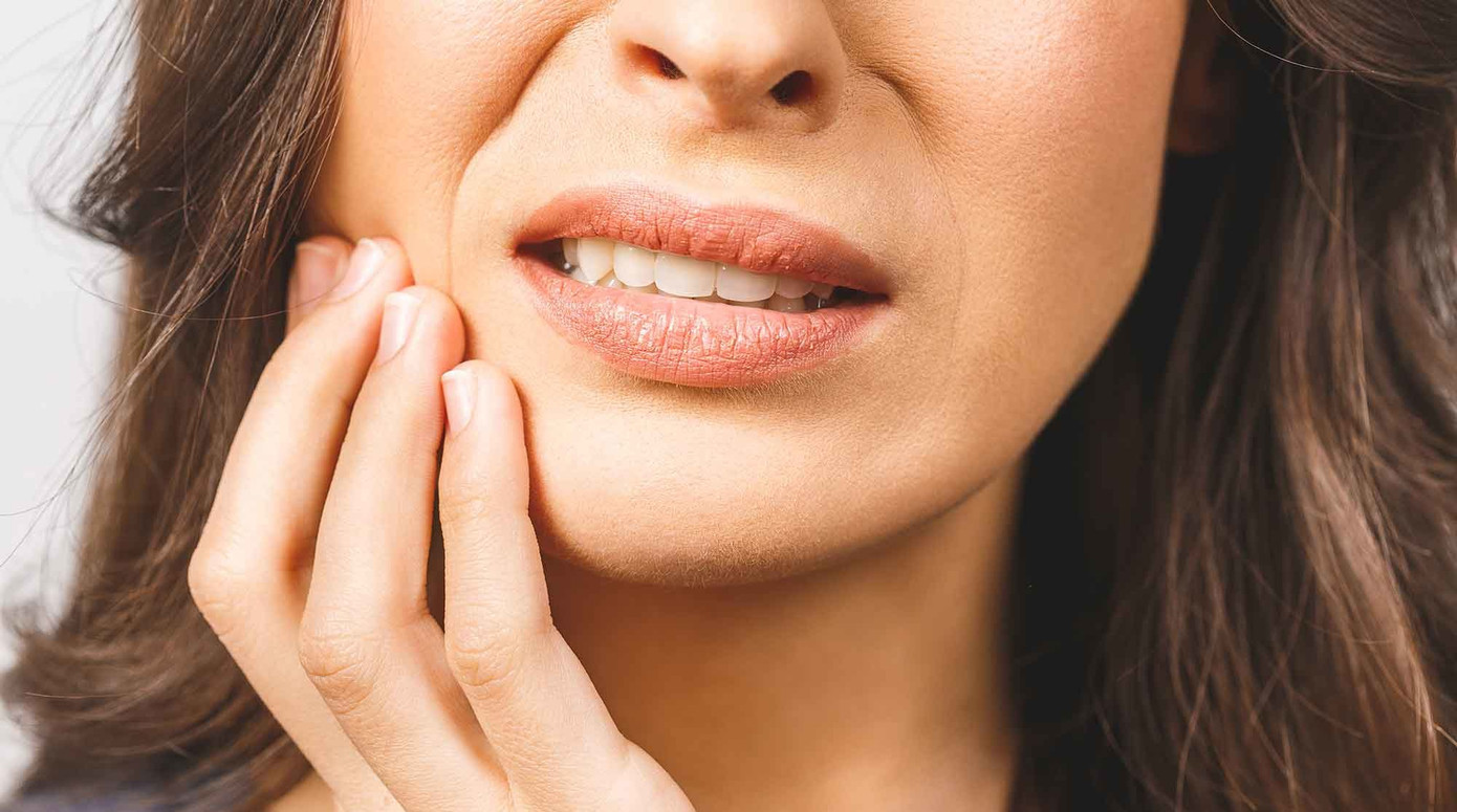 Sâu răng là yếu tố số 1 gây nên hôi miệng.