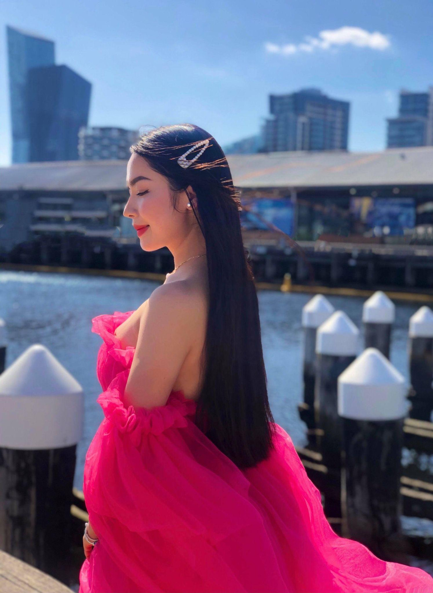 Happi Pham cho rằng nếu ta càng yêu, càng chăm sóc, nuôi dưỡng mái tóc thì tóc ta càng nhanh dài và đẹp.