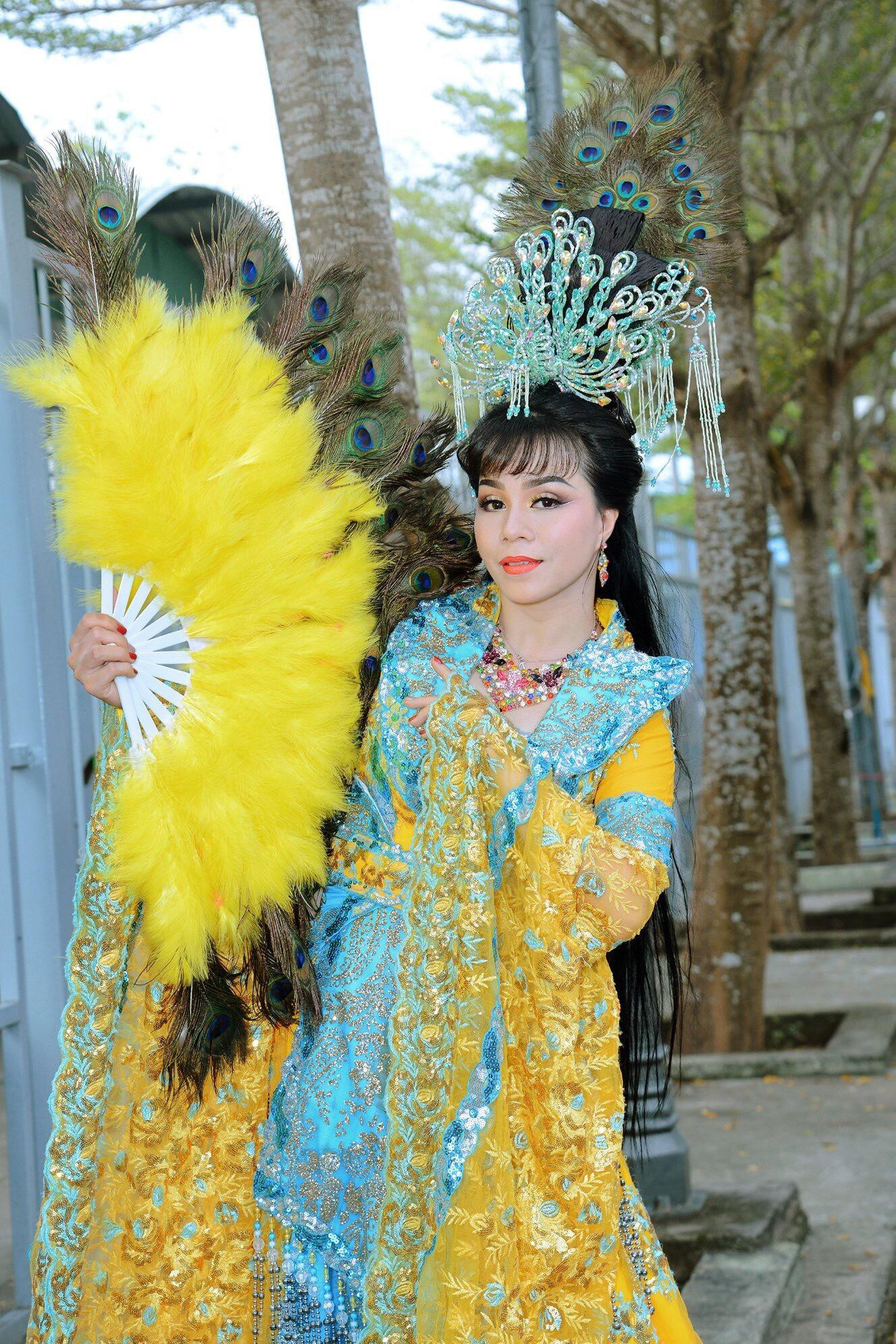 Ngoài niềm đam mê với nghệ thuật Kami, Thanh Thương còn đặc biệt dành tình yêu cho đờn ca tài tử và cải lương. Thương đã đi biểu diễn tự do ở nhiều sân khấu lớn, nhỏ.