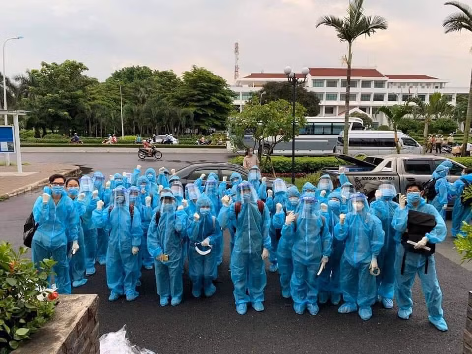 Nhiều sinh viên trường ĐH Y khoa Phạm Ngọc Thạch hăng hái tham gia chống dịch cùng thành phố. Nhiều sinh viên trường ĐH Y khoa Phạm Ngọc Thạch hăng hái tham gia chống dịch cùng thành phố.