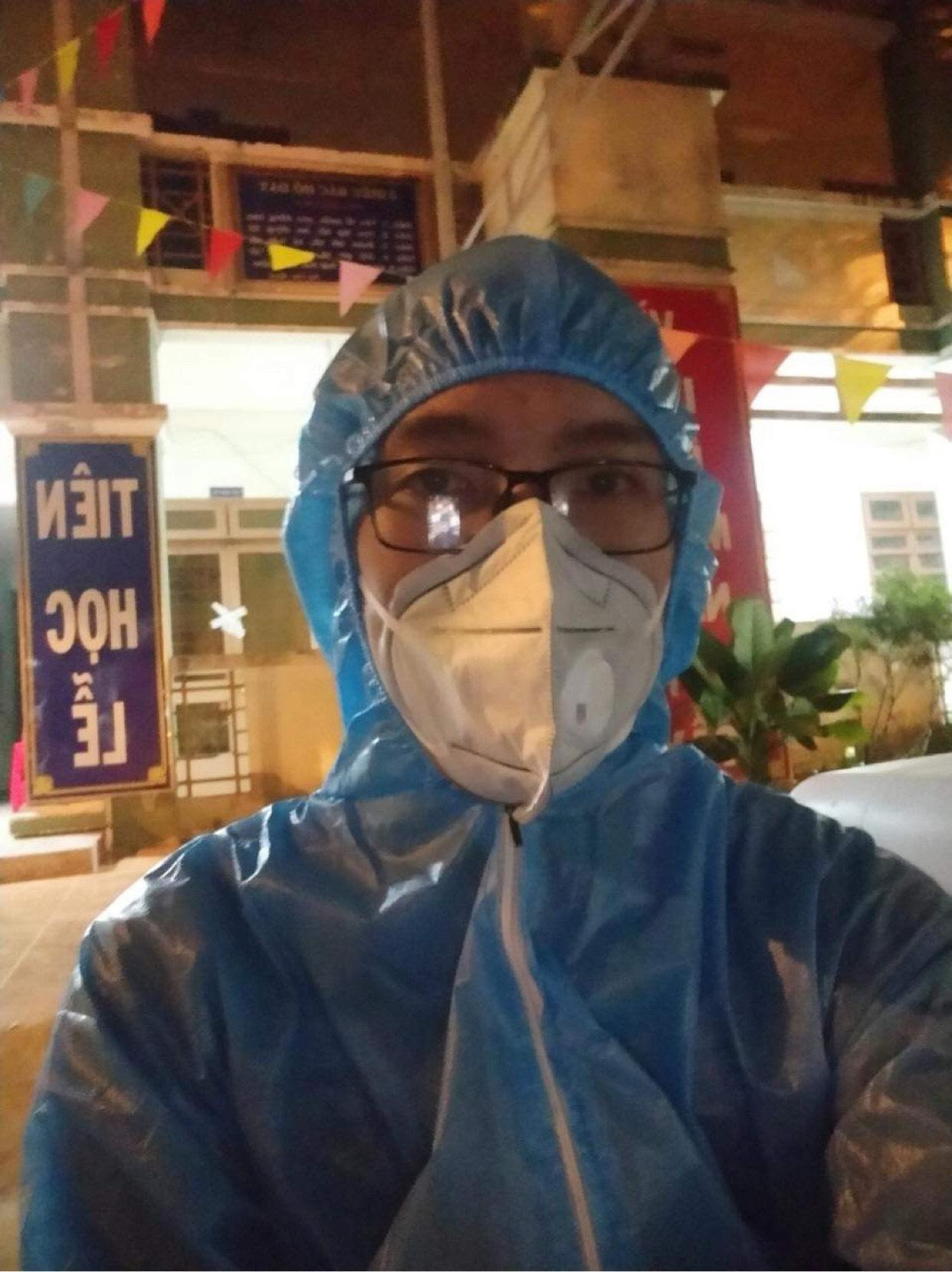 Tiến Khoa luôn giữ tinh thần lạc quan trong công việc để hoàn thành tốt nhiệm vụ được giao.