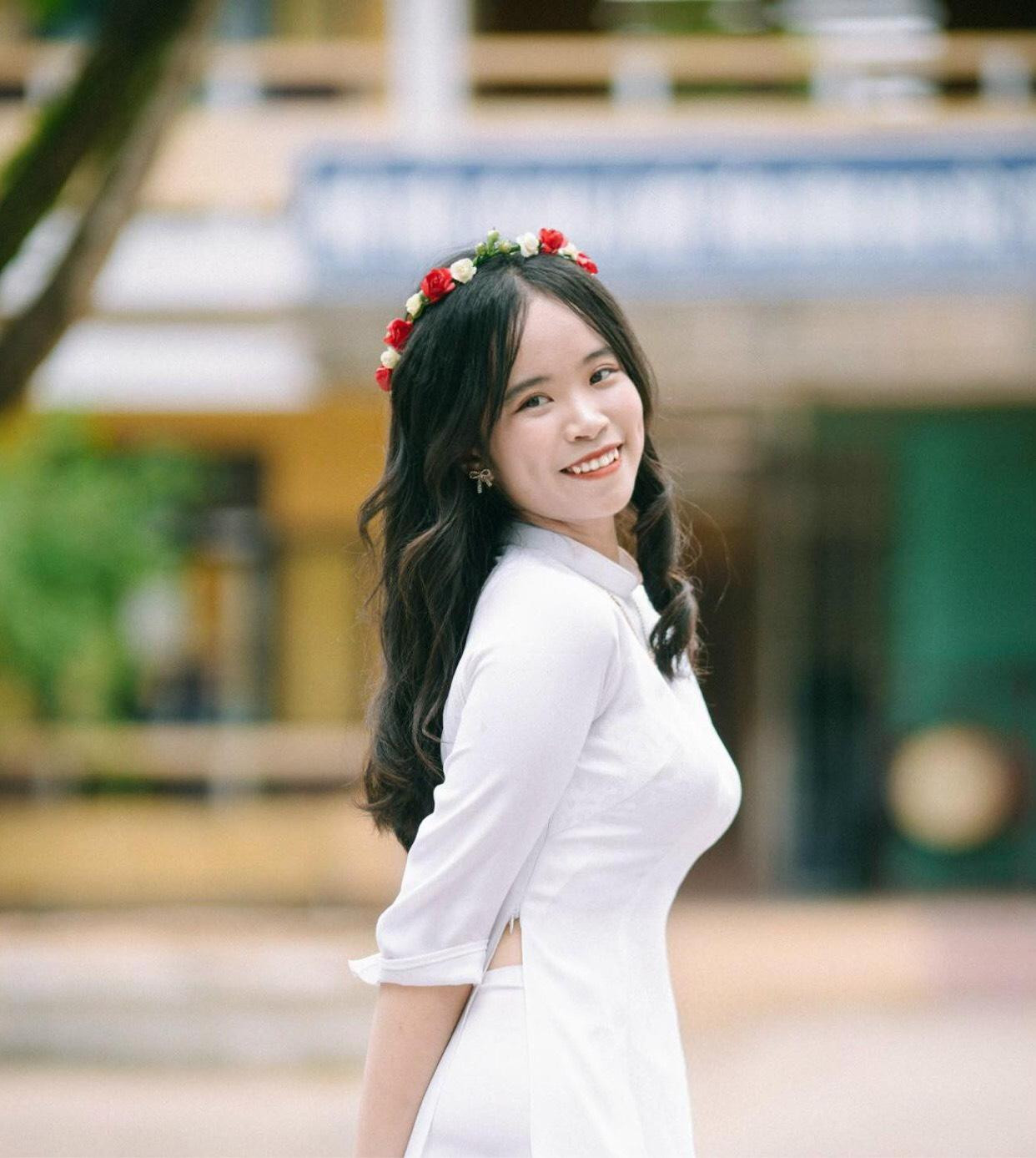 Phạm Nguyễn Thục Hiền (tân sinh viên khoa Báo chí và Truyền thông, trường ĐH KHXH&NV, ĐHQG TP. HCM). Phạm Nguyễn Thục Hiền (tân sinh viên khoa Báo chí và Truyền thông, trường ĐH KHXH&NV, ĐHQG TP. HCM).