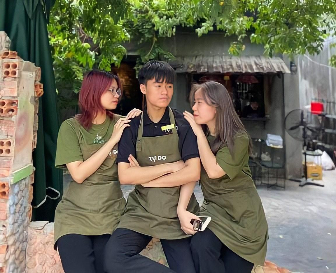 Phương Nam trau dồi kỹ năng quản lý bằng việc đi làm thêm.