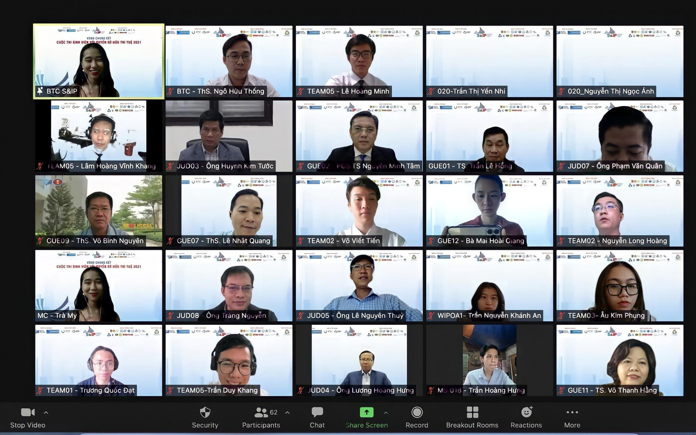 Các đội dự thi qua hình thức trực tuyến.
