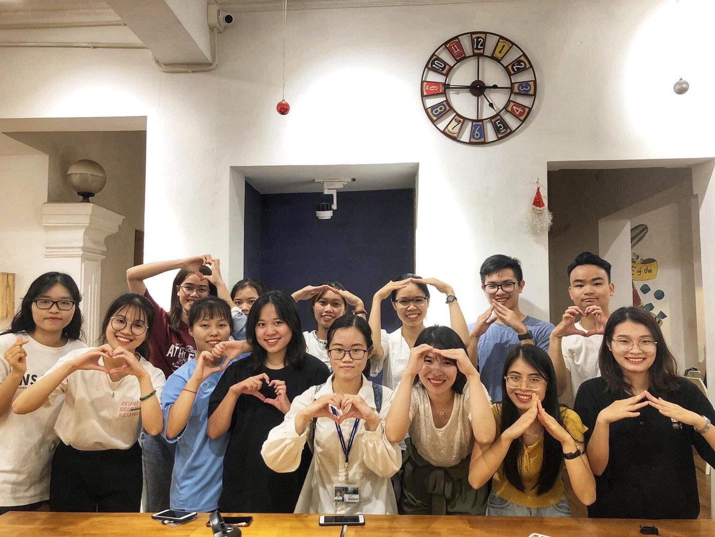 Các thành viên của dự án "Lớp học Cầu Vồng". Các thành viên của dự án "Lớp học Cầu Vồng".