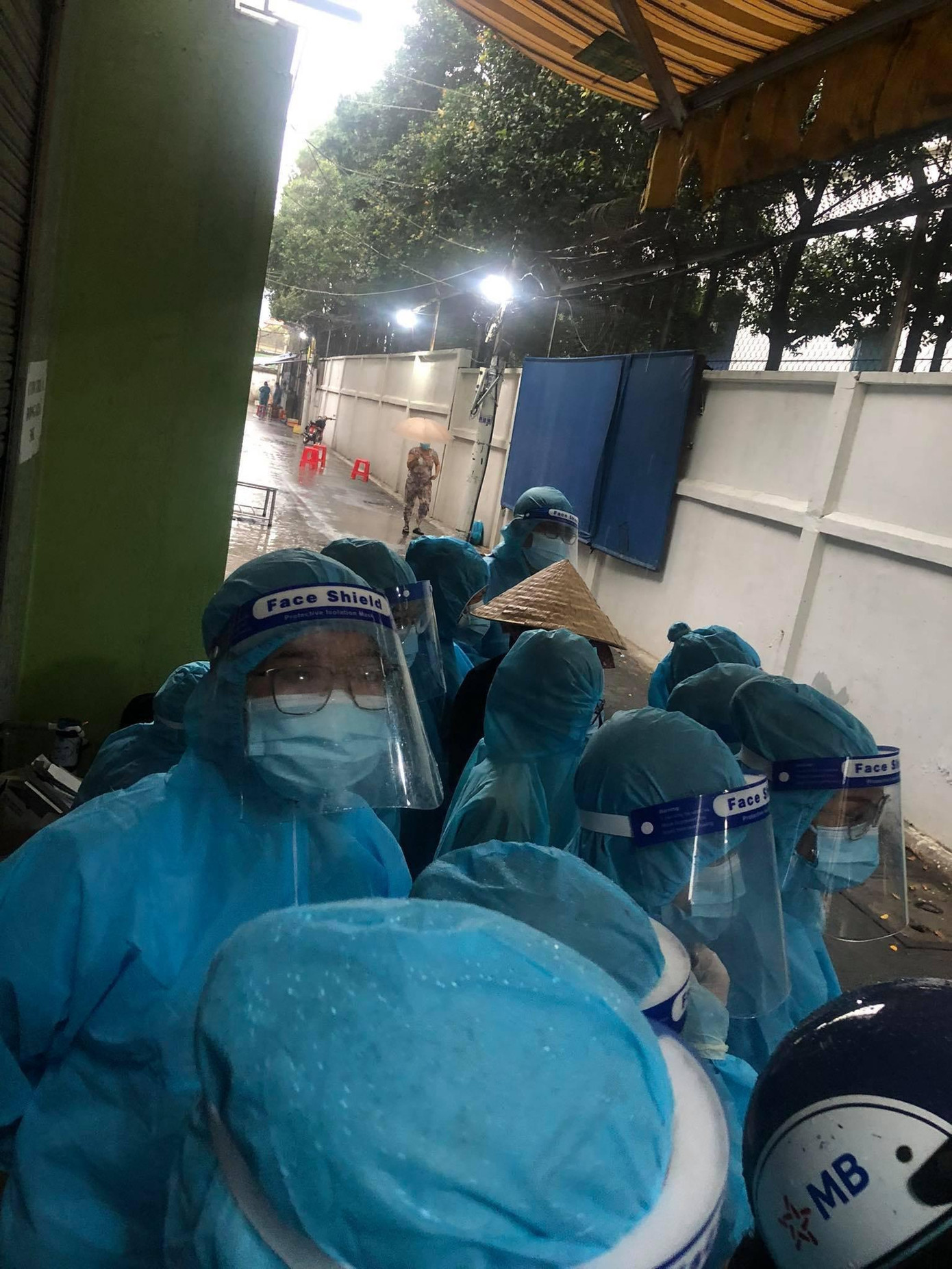 Mỗi ngày, Đạt liên tục đảm nhận nhiều nhiệm vụ khác nhau, nhưng anh luôn trong tâm thế sẵn sàng. (Ảnh: NVCC)