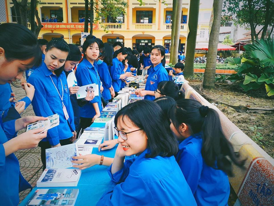 Sự kiện Ngày sách - hoạt động đặc trưng của các CLB diễn ra tại trường THPT Yên Dũng 2, Bắc Giang mà "Sách và Hành động" đã tổ chức. Sự kiện Ngày sách - hoạt động đặc trưng của các CLB diễn ra tại trường THPT Yên Dũng 2, Bắc Giang mà "Sách và Hành động" đã tổ chức.