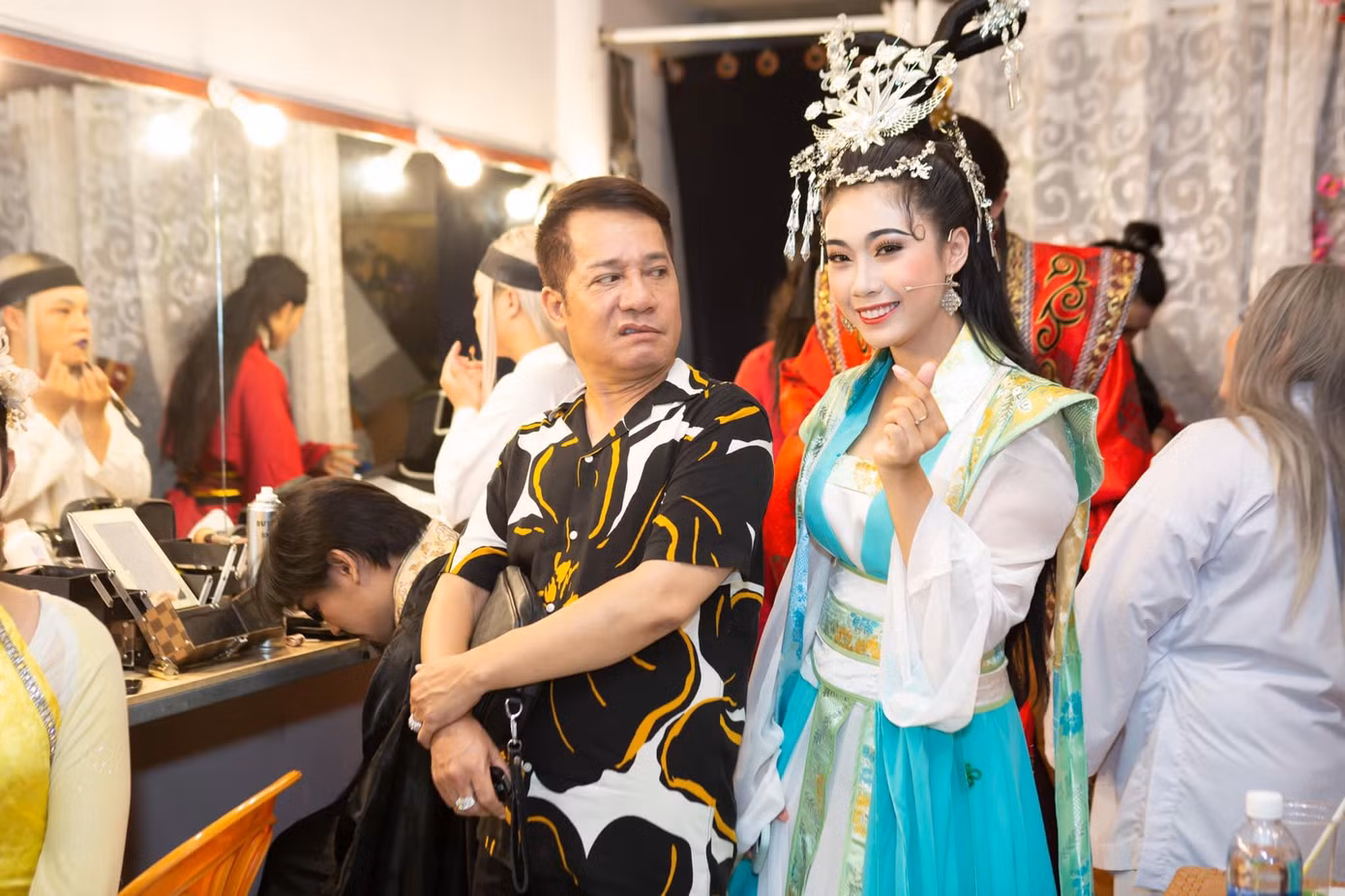 Thảo Hiền còn thử sức mình với vai trò diễn kịch tại Sân khấu kịch Minh Nhí.