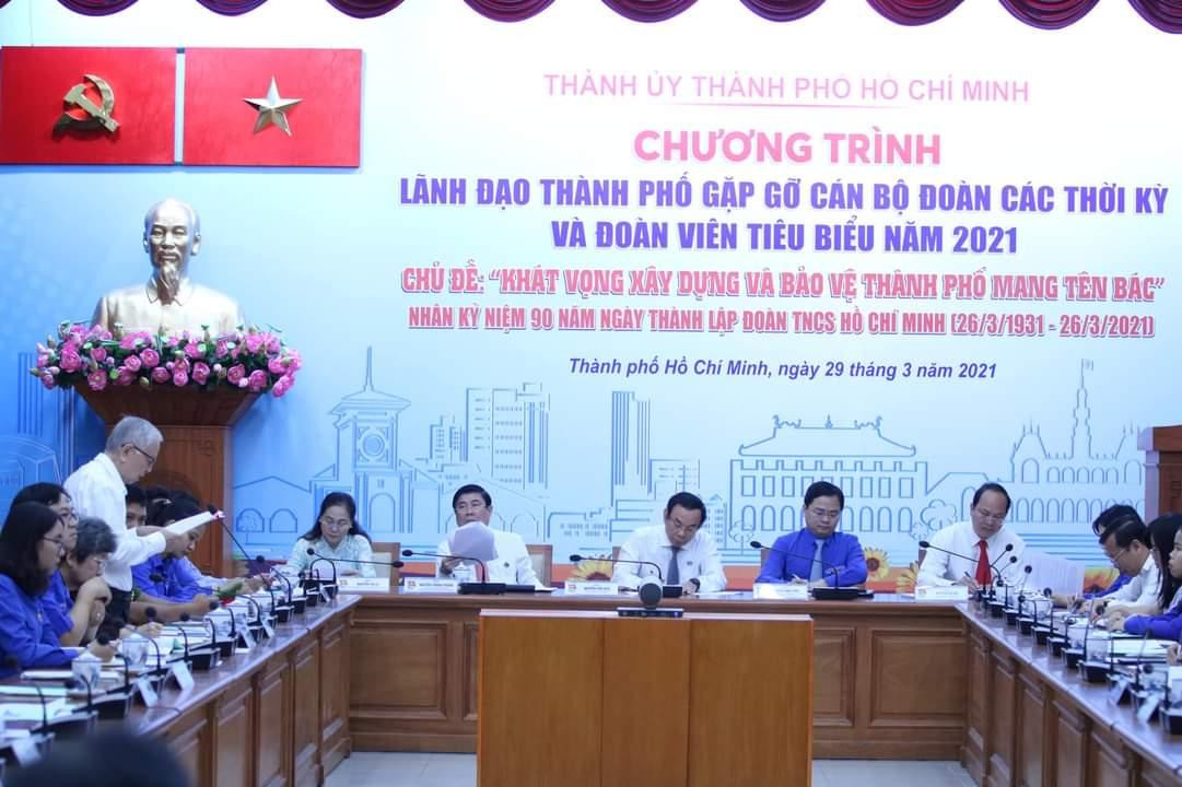 Nhiều ý kiến phát biểu tâm huyết của các cựu lãnh đạo Đoàn thành phố qua các thời kỳ. Nhiều ý kiến phát biểu tâm huyết của các cựu lãnh đạo Đoàn thành phố qua các thời kỳ.