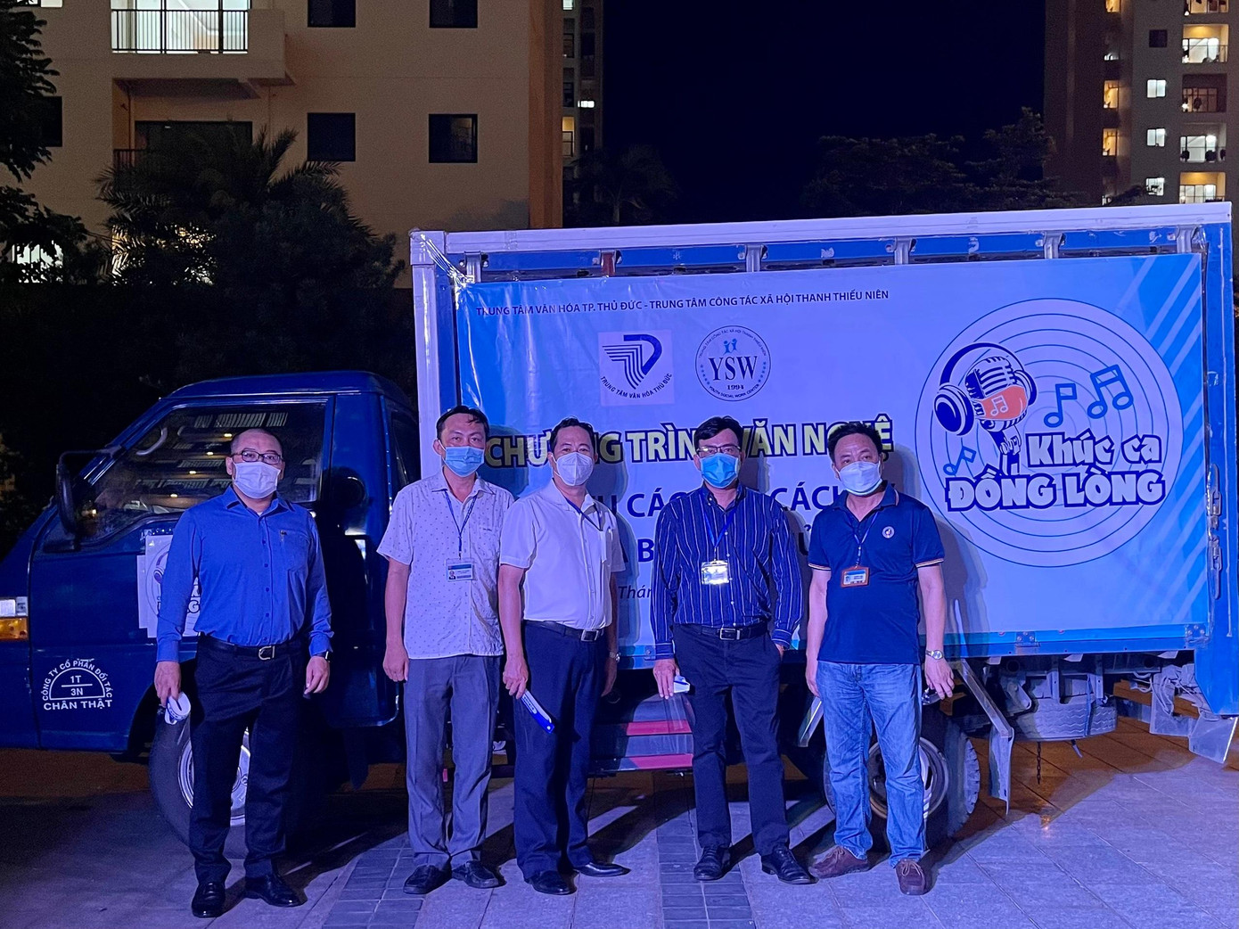 Chương trình "Khúc hát đồng lòng" Trung tâm CTXH triển khai nhằm động viên tinh thần cho y, bác sĩ tuyến đầu chống dịch và bệnh nhân đang điều trị COVID-19 trên địa bàn TP.Thủ Đức. Chương trình "Khúc hát đồng lòng" Trung tâm CTXH triển khai nhằm động viên tinh thần cho y, bác sĩ tuyến đầu chống dịch và bệnh nhân đang điều trị COVID-19 trên địa bàn TP.Thủ Đức.