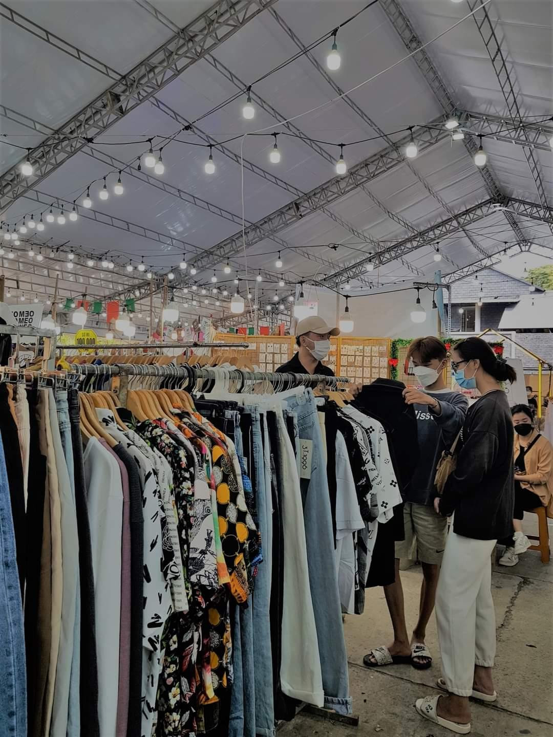 Do dịch bệnh nên đã ảnh hưởng nhiều đến thói quen mua sắm của các bạn trẻ.