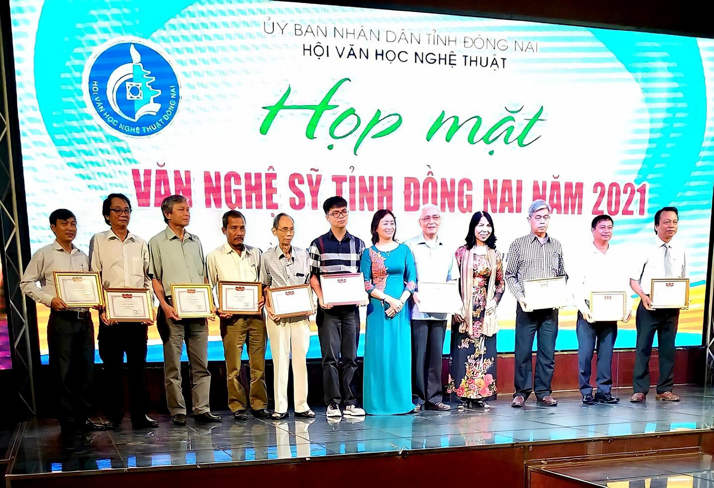 Hiếu Anh trong buổi họp mặt văn nghệ sỹ tỉnh Đồng Nai năm 2021. Hiếu Anh trong buổi họp mặt văn nghệ sỹ tỉnh Đồng Nai năm 2021.