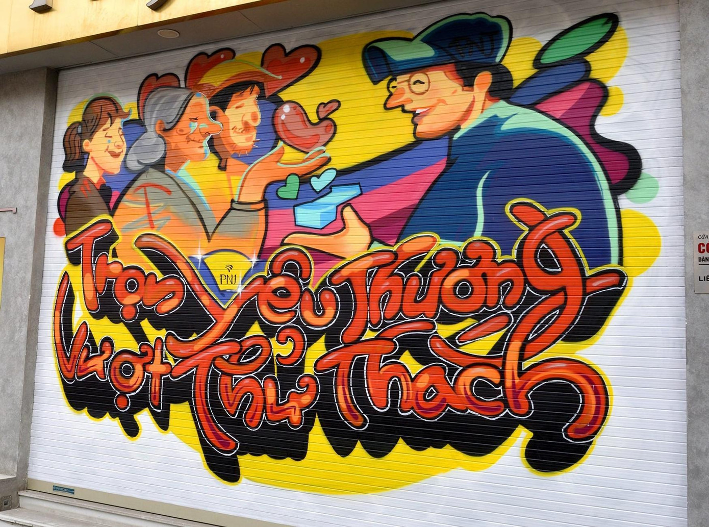 Bức tranh gây được nhiều sự chú ý cho người đi tường và được cộng đồng mạng lan tỏa.