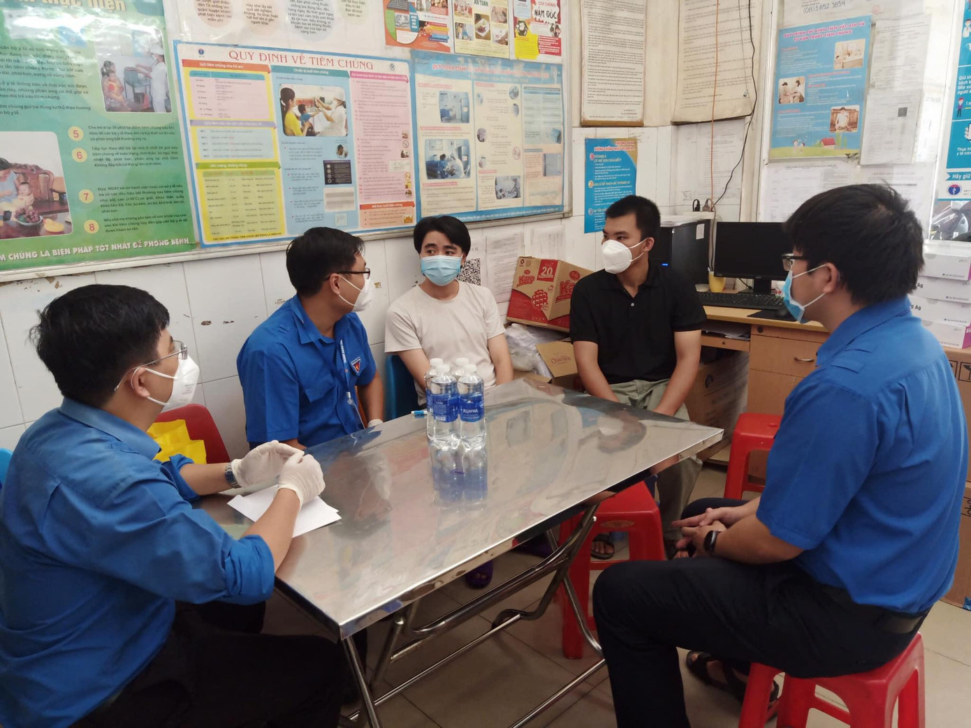 Anh Trương Minh Tước Nguyên – Phó Bí thư Thành Đoàn TP. HCM thăm và tặng quà tại địa bàn Quận 8.