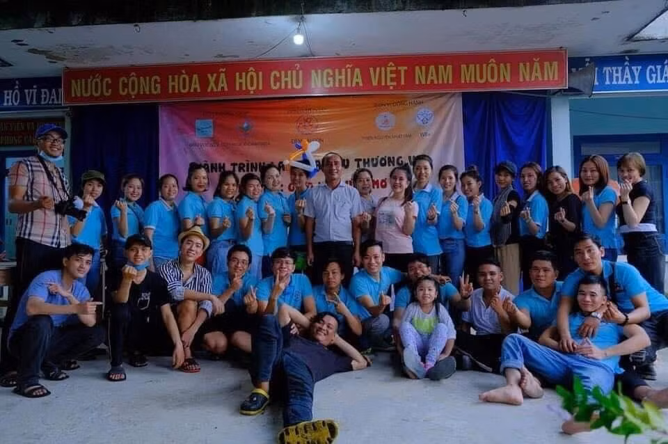 Các bạn tình nguyện viên của nhóm tình nguyện "Đêm Sài Gòn".
