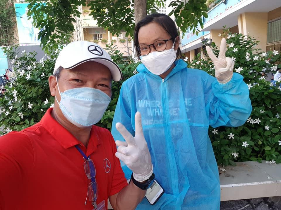 Hai ba con Minh luôn lạc quan và truyền năng lượng tích cực cho mọi người.