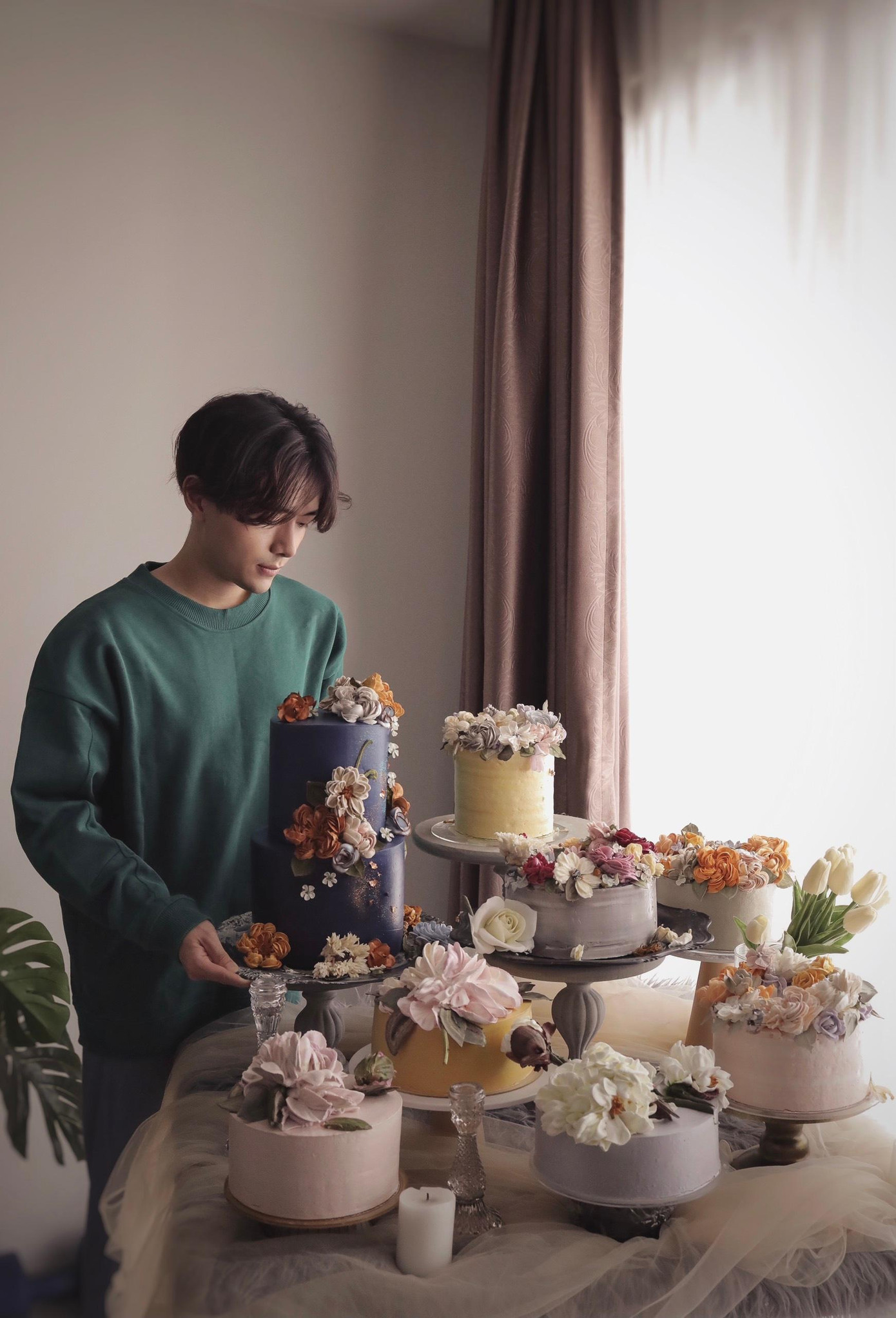 Chính tình yêu với hoa đã khiến cho những chiếc bánh kem của Hoàng Anh trở nên đặc biệt. Chính tình yêu với hoa đã khiến cho những chiếc bánh kem của Hoàng Anh trở nên đặc biệt.