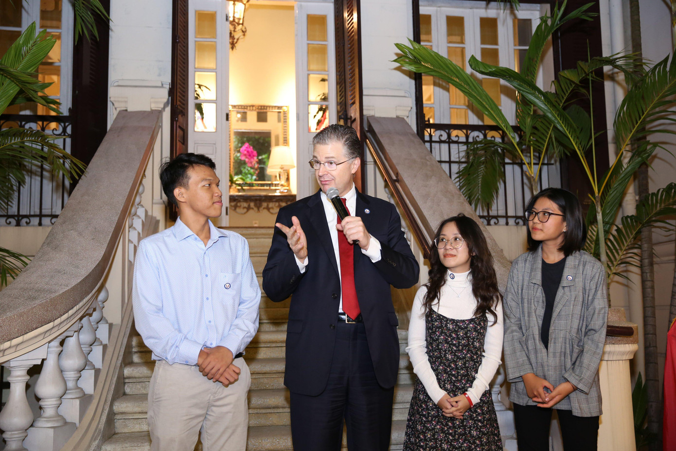 Minh An trao đổi cùng Đại sứ Mỹ tại tư gia và ở Hội nghi thượng đỉnh kinh doanh Việt Nam - Hoa Kỳ 2020. Minh An trao đổi cùng Đại sứ Mỹ tại tư gia và ở Hội nghi thượng đỉnh kinh doanh Việt Nam - Hoa Kỳ 2020.