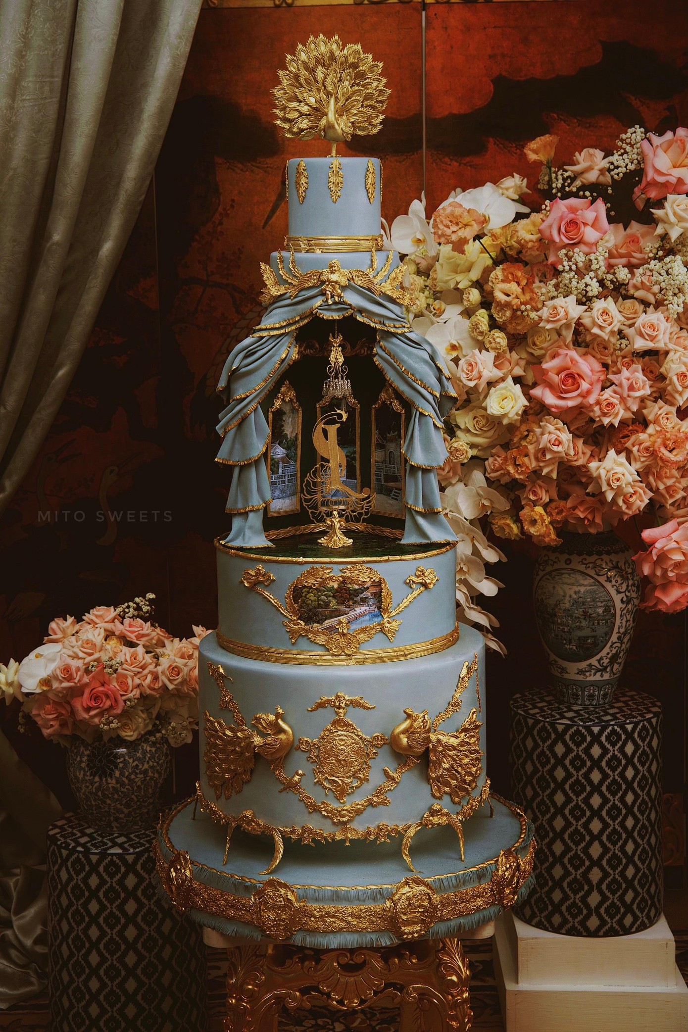 Chiếc bánh tốn 20 ngày làm việc liên tục để gia công và lắp ráp chi tiết. Chiếc bánh tốn 20 ngày làm việc liên tục để gia công và lắp ráp chi tiết.