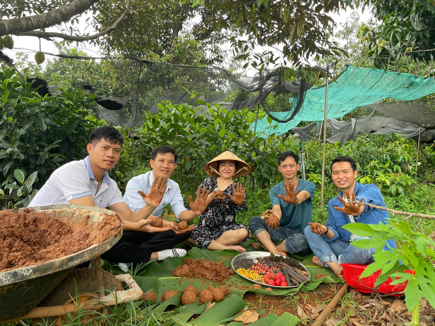 Các thành viên của nhóm làm "bom hạt giống" đều mong muốn nhanh chóng hồi sinh những cánh rừng.