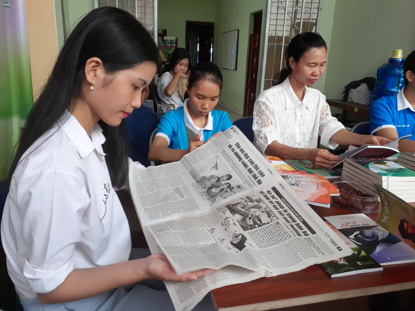 Ngoài đến đọc sách, tìm tài liệu, các bạn sinh viên còn có cơ hội tham dự các buổi chia sẻ về kỹ năng do tủ sách tổ chức.