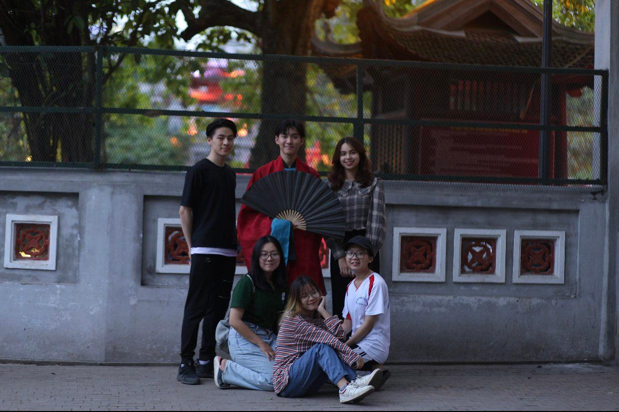 Ban Tổ chức của "Hồi".