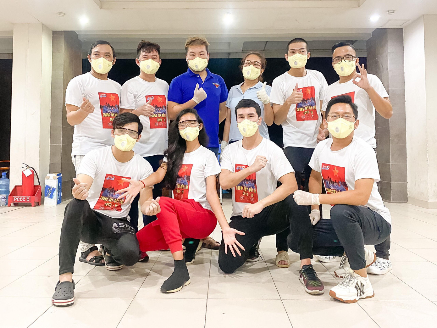 Thanh Khoa cùng team nghệ sĩ tham gia hoạt động chống dịch từ những ngày đầu.