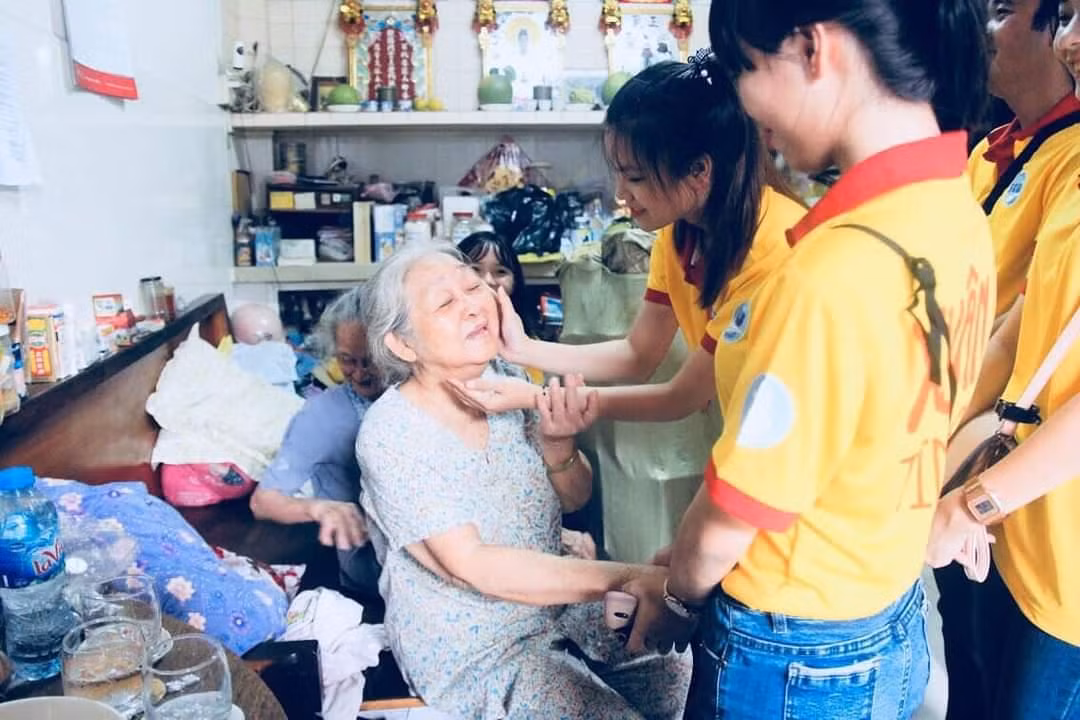 Không những học giỏi, Kim Oanh còn năng nổ trong các hoạt động Đoàn - Hội.