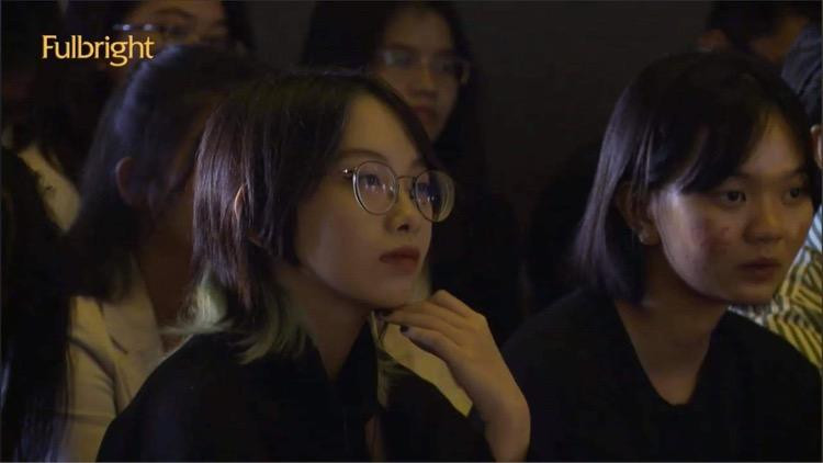 Khác với vẻ ngoài mạnh mẽ, Giang thực ra lại là một cô gái dịu dàng, thích được tâm sự, chia sẻ. Khác với vẻ ngoài mạnh mẽ, Giang thực ra lại là một cô gái dịu dàng, thích được tâm sự, chia sẻ.