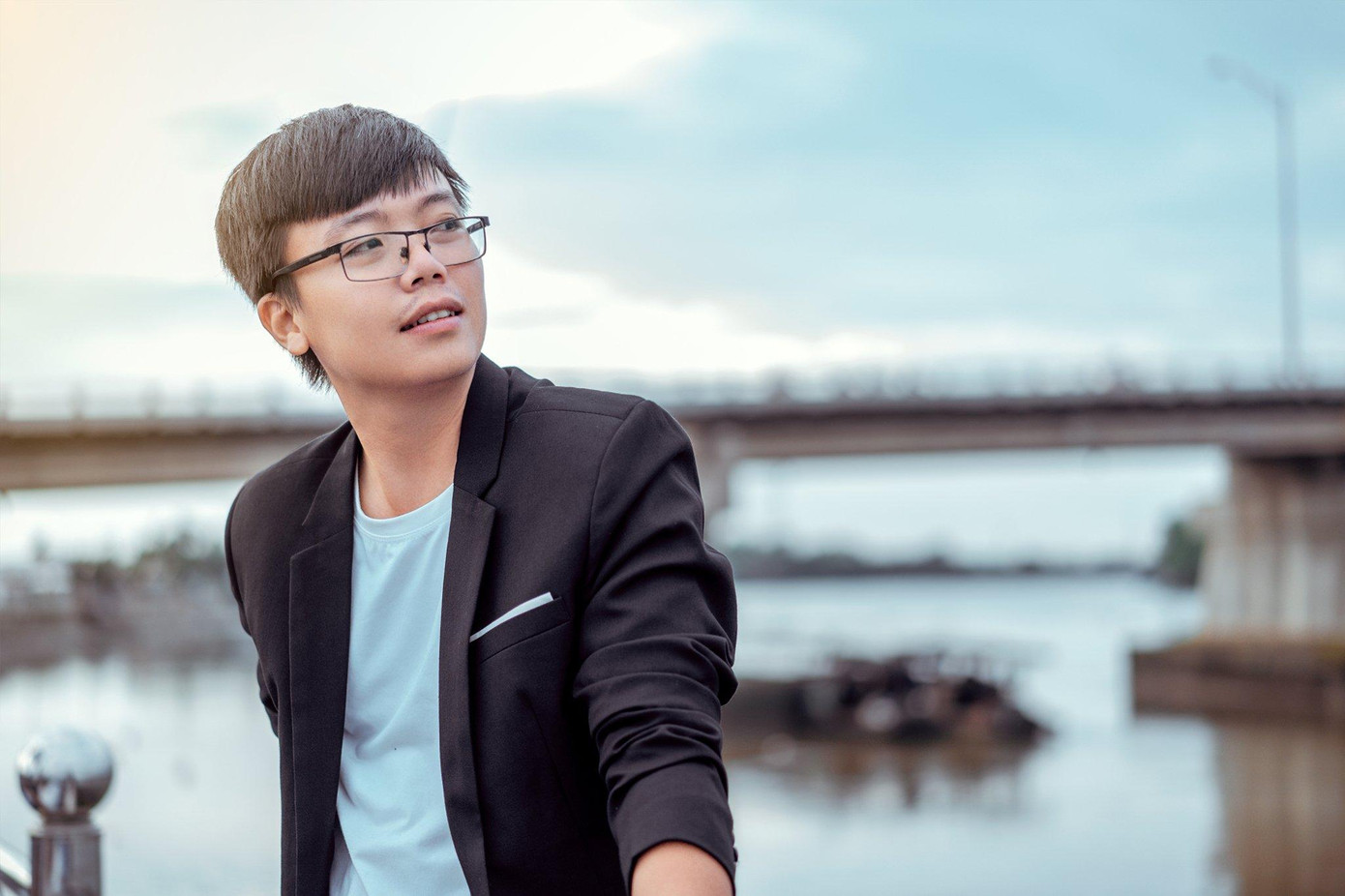 Hoàng Tiến đa năng trong nhiều vai trò nhưng với vai trò nào anh cũng làm hết sức mình.