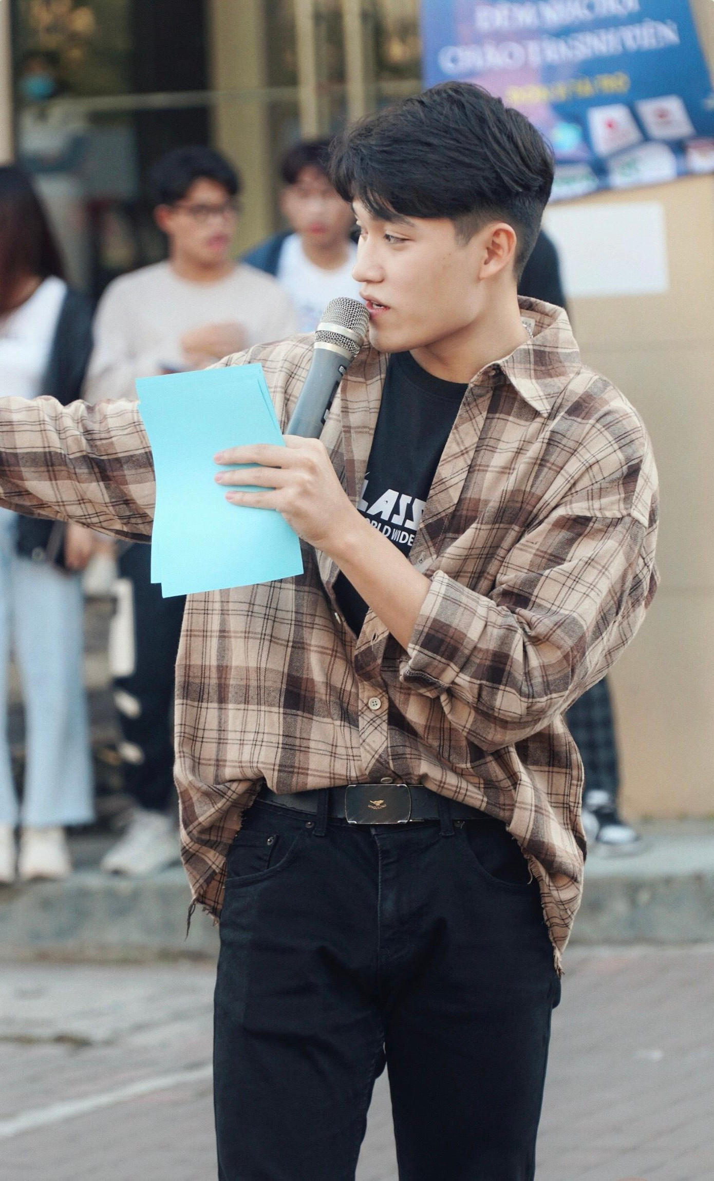 Vũ đảm nhiệm vai trò MC chương trình Chào Tân Sinh viên của trường ĐH Y Dược Thái Bình năm 2020.