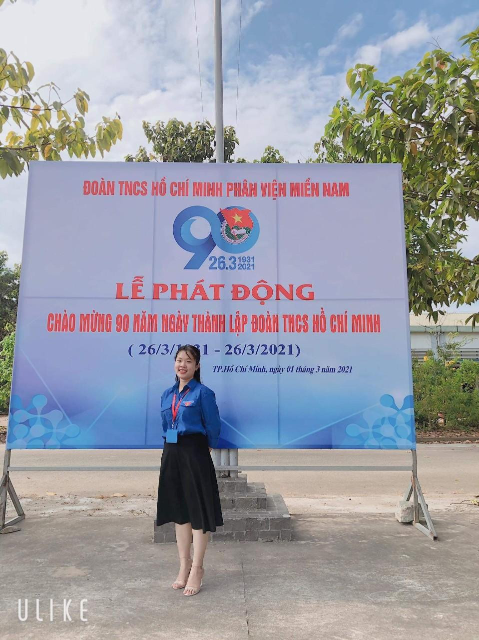 Thùy luôn tích cực tham gia các hoạt động tình nguyện tại trường.