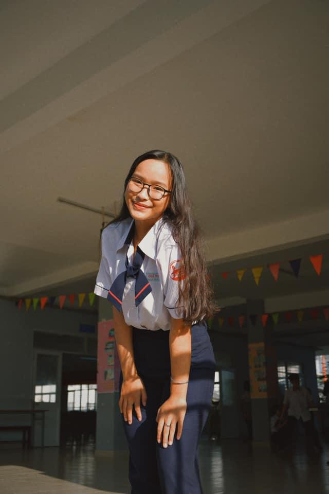 “Chỗ mình làm có mấy bạn cùng tuổi nên chúng mình rất dễ hoà đồng. Mọi người ai cũng cởi mở và nhiệt tình. Nhờ làm công việc này, mình có cơ hội làm quen thêm nhiều bạn mới nên cảm thấy rất vui”, Minh chia sẻ.