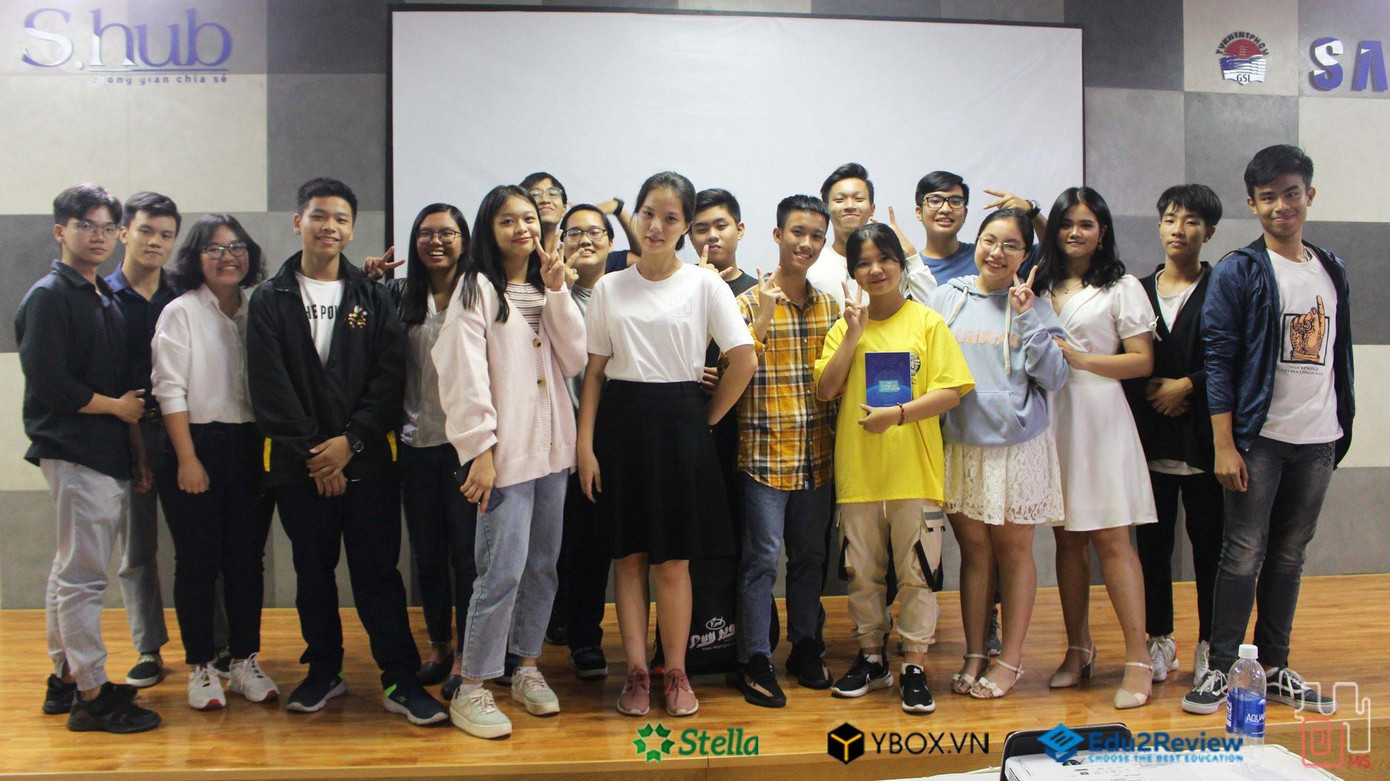 Các thành viên của tổ chức “Omis”.