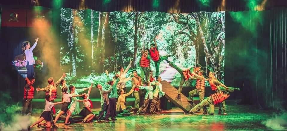 Nhảy múa như một người bạn cảm xúc luôn san sẻ những niềm vui nỗi buồn cùng Đạo.