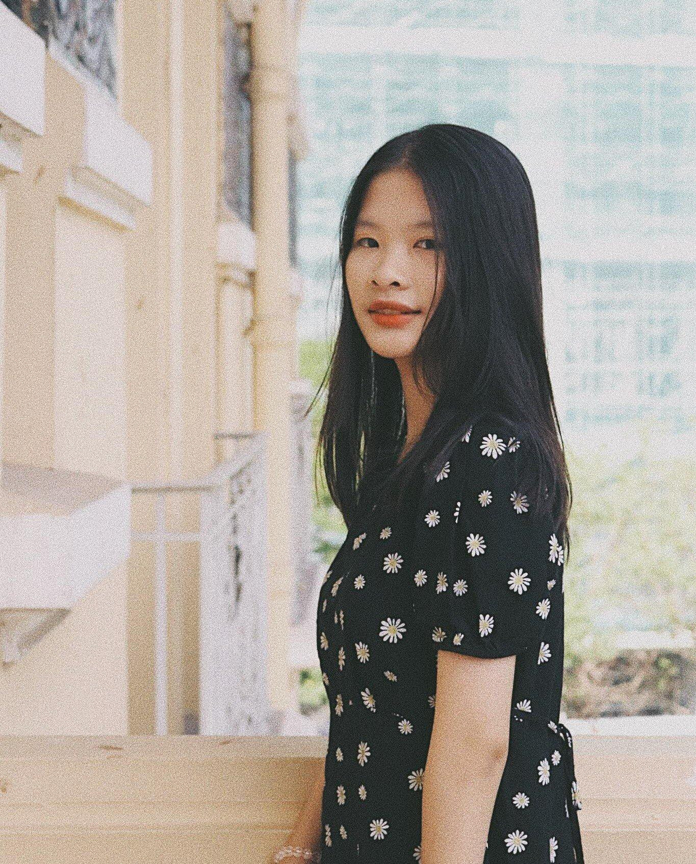 Nhờ “săn sale", Hương Nhu mua được nhiều mặt hàng với giá “hời”.