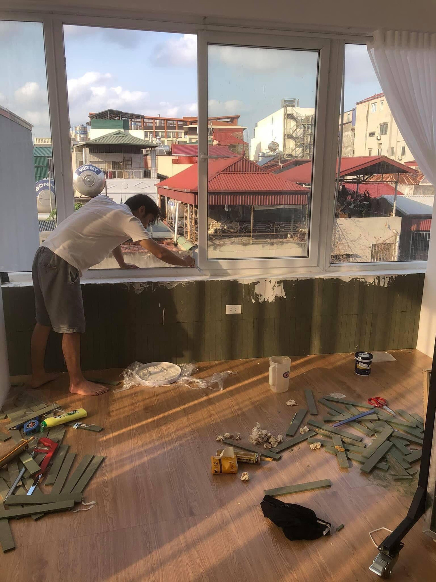 Tuấn Anh cân nhắc thiết kế các chi tiết phù hợp cho studio. Tuấn Anh cân nhắc thiết kế các chi tiết phù hợp cho studio.