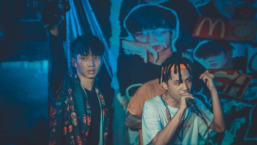 Mỗi lần rap trên sân khấu là Anh Toàn được cháy hết mình. Mỗi lần rap trên sân khấu là Anh Toàn được cháy hết mình.