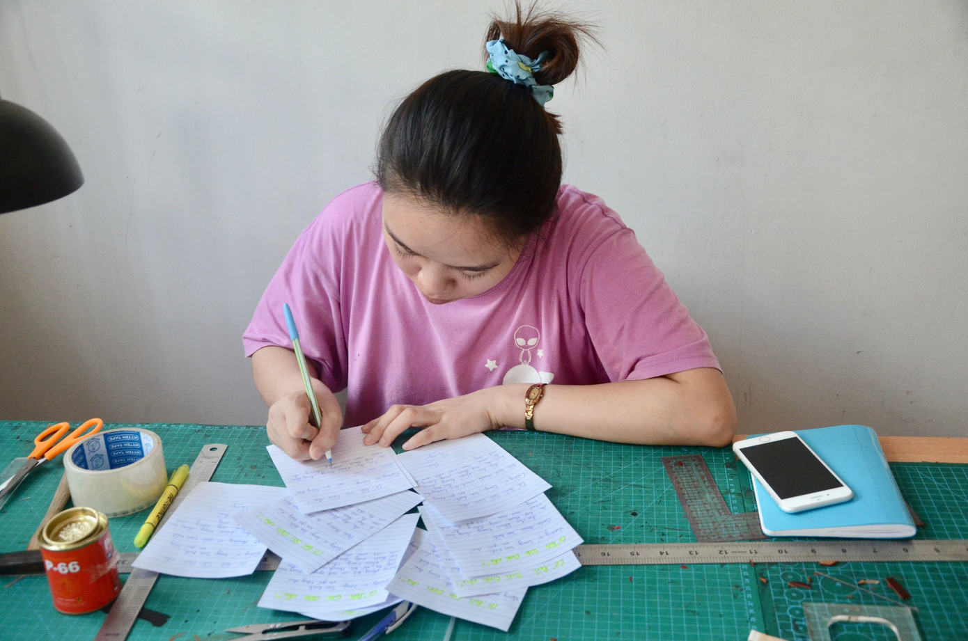 Những lời yêu thương động viên tuyến đầu chống dịch được Lập và Vy gửi kèm với sản phẩm. Những lời yêu thương động viên tuyến đầu chống dịch được Lập và Vy gửi kèm với sản phẩm.