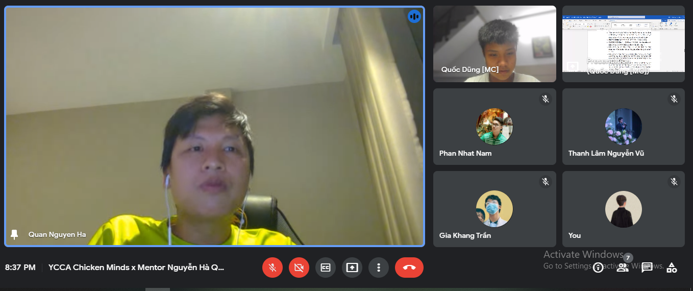 “Chicken Minds” họp online cùng cố vấn phụ trách Nguyễn Hà Quan.