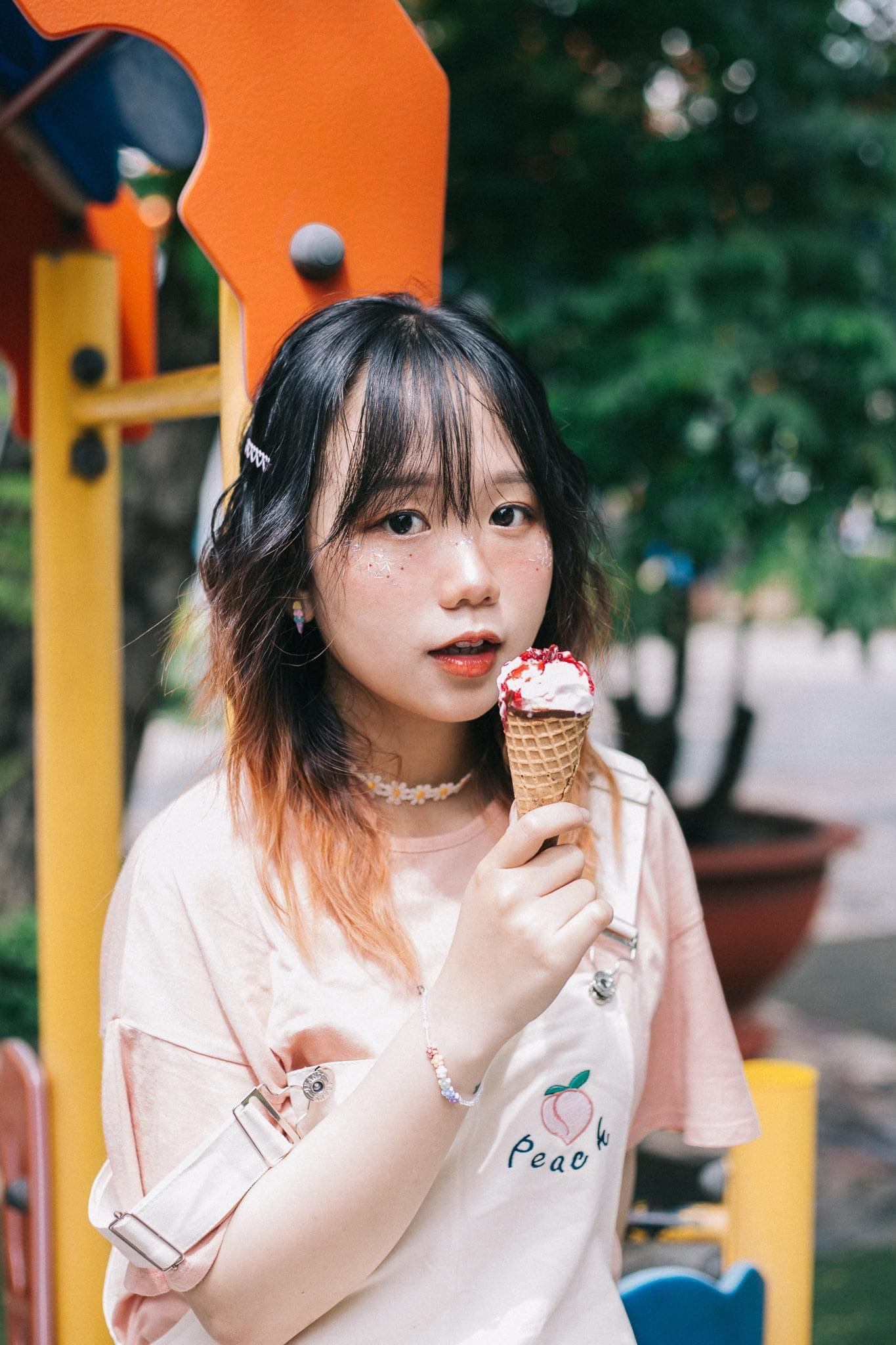 Kem - người đứng sau loạt bức ảnh film ấn tượng. Kem - người đứng sau loạt bức ảnh film ấn tượng.