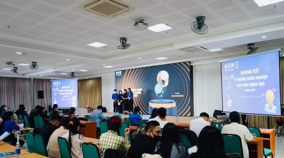 Sân chơi khởi nghiệp cho sinh viên diễn ra sôi động. Sân chơi khởi nghiệp cho sinh viên diễn ra sôi động.