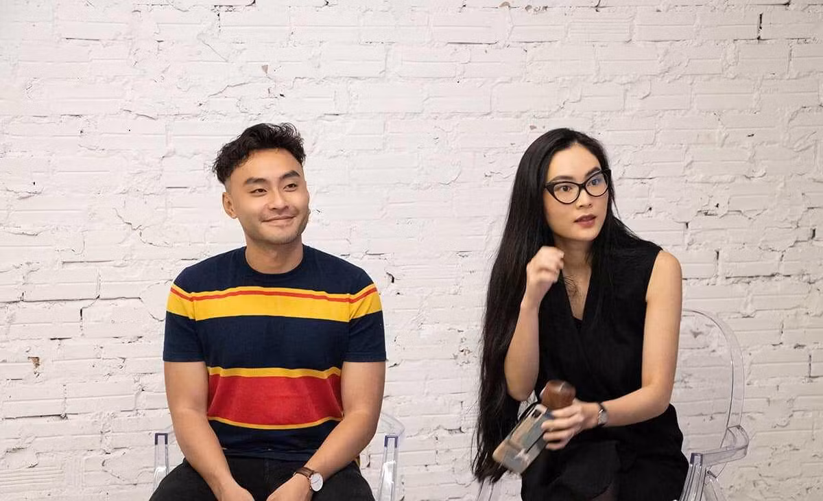 Diễn giả Dustin Nguyễn và diễn giả Helly Tống trong talkshow Suỵt - The Story Day 2.